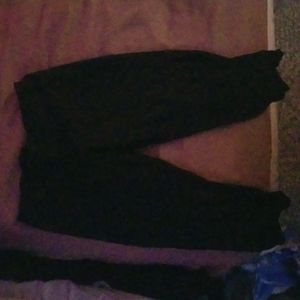 pair of black capri leggings